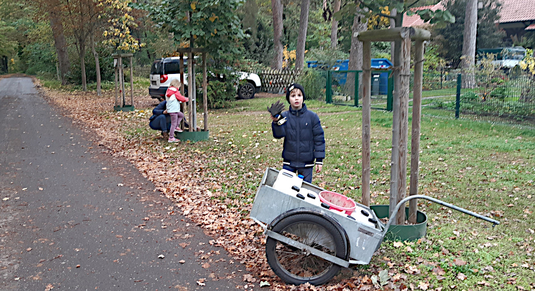 Nachpflanzaktion Bewässerung