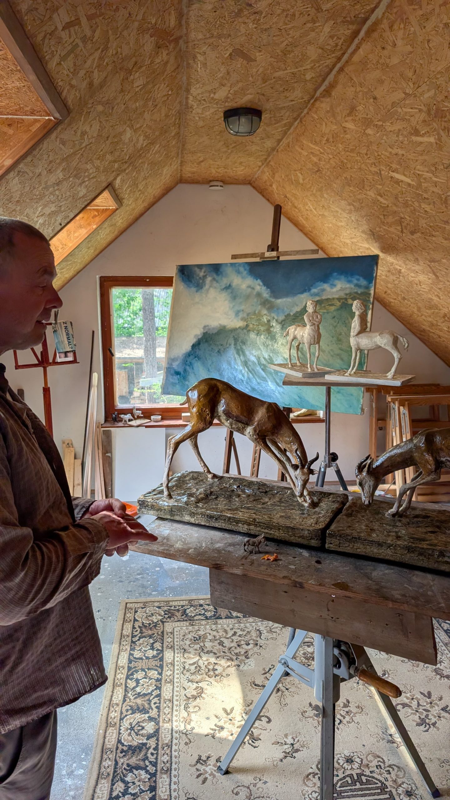 Kunst, Kaffee und Affentheater: Ein Besuch im Atelier Frank Schulze